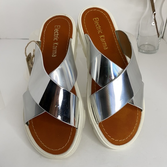 Electric Karma Silver Bickle Slip On Sz 7 NWT - Picture 2 of 10